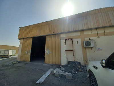 Ajman Sanaiya 1 offers various-sized warehouses and sheds for rent on an annual basis starting at 1000 feet.