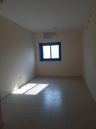 Large apartments in a great location in Al Rashidiya are available for rent, and the first month is free.