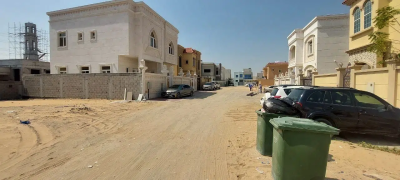 A 2800 square foot residential tract of land in Al Yasmeen is being sold quickly.