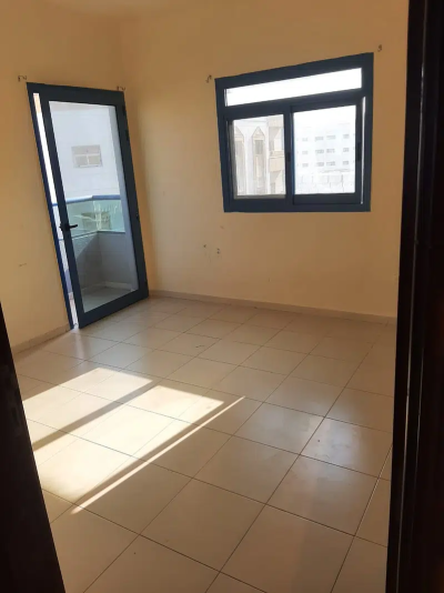 Large apartments in a great location in Al Rashidiya are available for rent, and the first month is free.